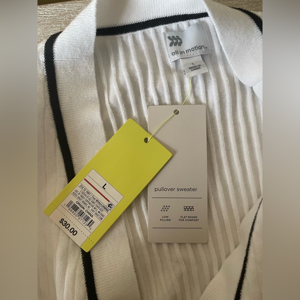 All in Motion White Button-Down Shirt with Black Trim - Picture 5 of 6